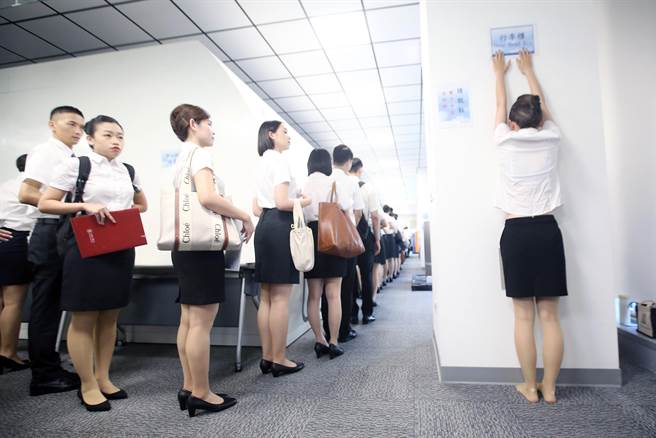 由於率取率不到3％因此競爭相當激烈。（范揚光攝）