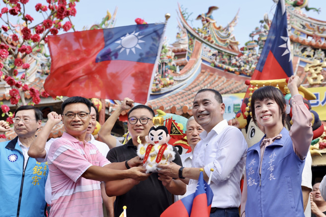 国民党总统参选人侯友宜今天回到家乡嘉义，所到之处可见满满力挺人潮。（侯友宜竞选办公室提供）