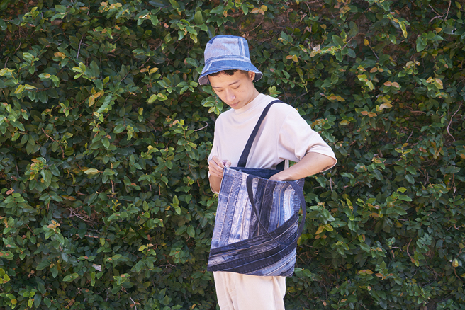 利用剩餘布邊製作帽子、回收丹寧布料再製提袋或衣服，時尚服飾配件也可以兼顧環保永續。(攝影/Cindy Lee)