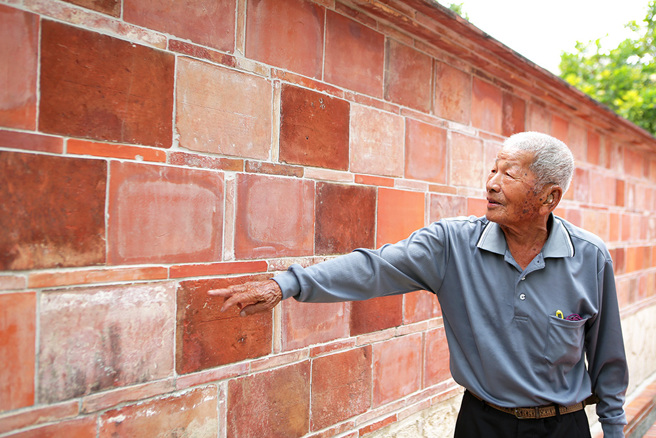 蘇清良匠師人稱「良師」、「良伯」，作品遍布全臺不計其數，逾70年的土木修造技術被登錄為文化資產，被譽為人間國寶。(攝影/楊為仁)
