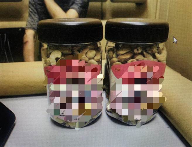 杨嫌袭胸后还去商店偷坚果。（警方提供）