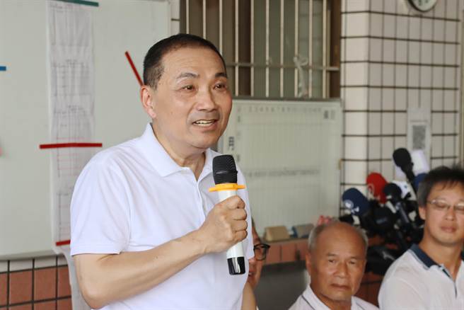 国民党总统参选人侯友宜今下午为多年好友黄文峯父女抱不平，反批绿营「政治不能没有人情」。（吕妍庭摄）