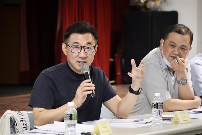 立法委員江啟臣日前於新社區農會舉辦座談會，他說，農業發展已是國家安全議題，政府必須與農民站在同一陣線。（立委江啟臣辦公室提供／潘虹恩台中傳真）