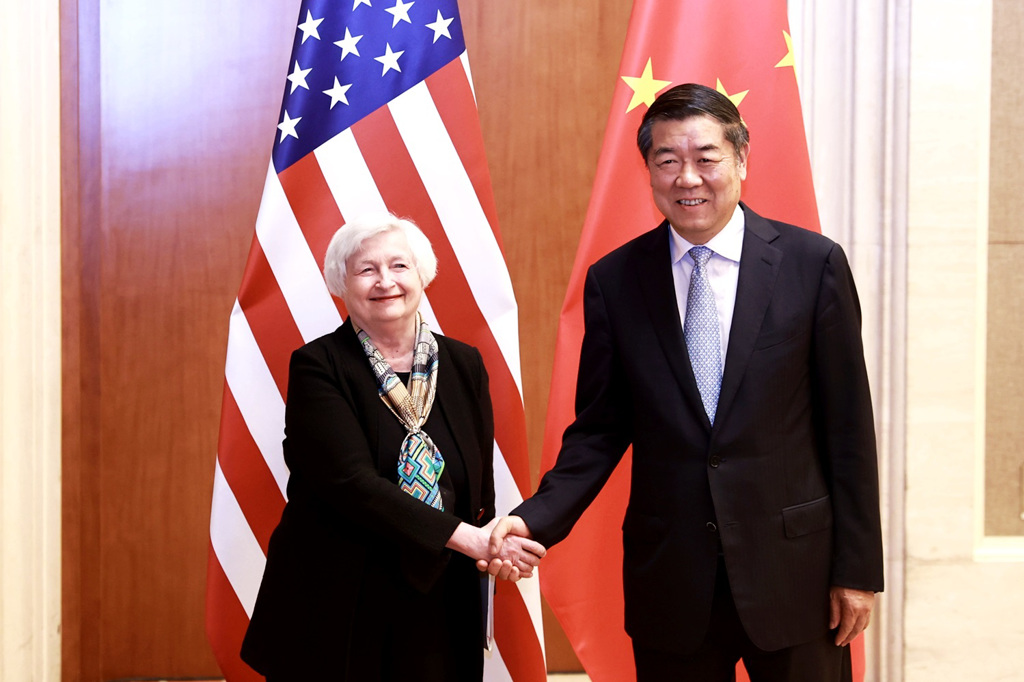 大陆国务院副总理何立峰8日在北京钓鱼台国宾馆会晤美国财政部长叶伦（Janet Yellen）。（图／中新社）(photo:ChinaTimes)