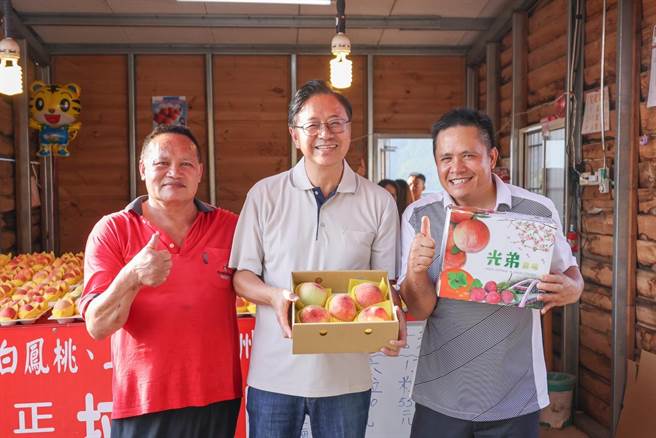对于透过评鑑激发良性竞争交流，提升水蜜桃品质，桃园市长张善政给予肯定。（桃市府提供／蔡明亘桃园传真）