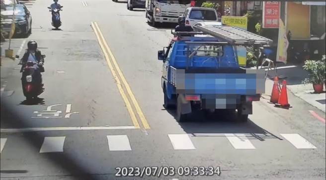 刘姓男子积欠布条工程款1万8000元，导致唐姓女子的出租店面遭人喷漆。（高市凤山分局提供／杨舒婷高雄传真）