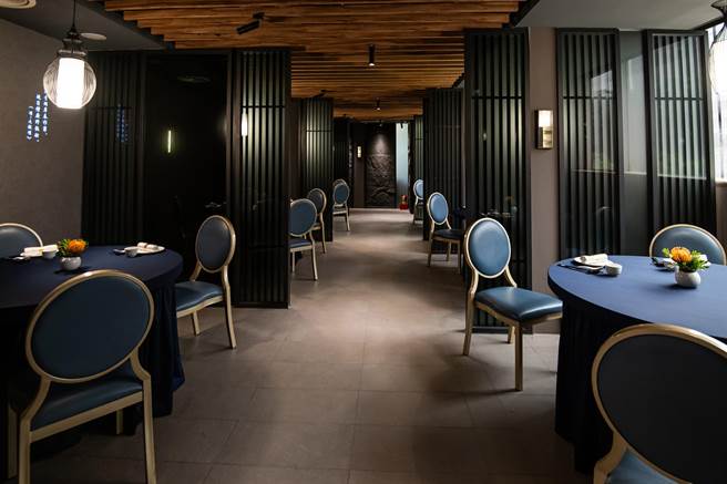 拟真造型港点是餐厅的特色，像是「玉米奶冻」、「鲜虾啤梨果」等，好看好吃。