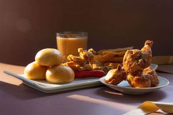 「吉哆火锅百匯」开创台味趴，引进９个品牌的热门台味商品，包括顶呱呱炸物也在内。（钱都餐饮集团提供／朱世凯台北传真）