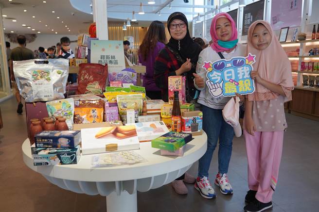 开幕日当天吸引近百穆斯林旅客涌入，买气抢抢滚。（参山处提供／吴建辉彰化传真）