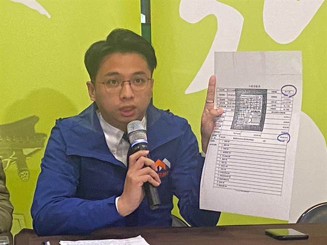 新竹市议员刘康彦深夜发出通知，指10日要至竹检告市长高虹安涉嫌绑标与图利。（陈育贤摄）