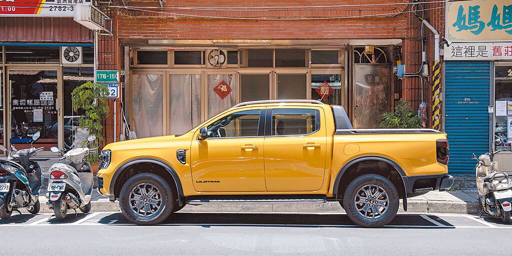 Ford Ranger Wildtrak標配FAPA主動式停車輔助系統2.0功能，路邊停車功力不亞於老手。（陳大任攝）