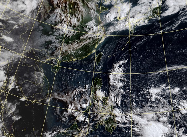 接下来转东南风，午后雷雨范围扩大。（中央气象局提供）