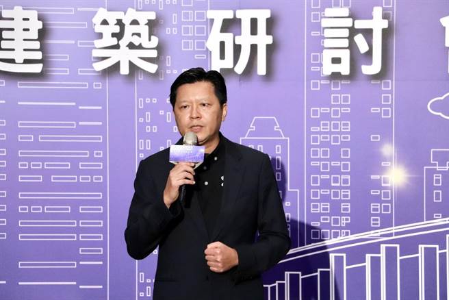 新北市副市長朱惕之主持「新北淨零、市在BIM行」研討會宣示，新北市2026年全面揭露建築碳排發展目標。（新北市工務局提供）