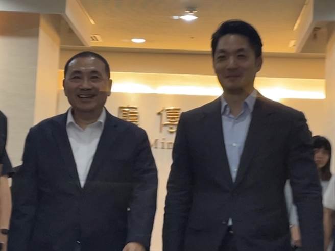 台北市长蒋万安与新北市长侯友宜共同出席2025双北世界壮年运动会组织委员会第5次委员会议，为2人首次共同参与2025双北世界壮年运动会会议。（刘彦宜摄）