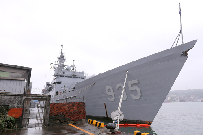 国军拟建造新型2000吨到3000吨之间的轻型巡防舰取代现有的济阳级巡防舰。图为济阳级巡防舰「兰阳军舰」（舷号935）。（中时资料照）
