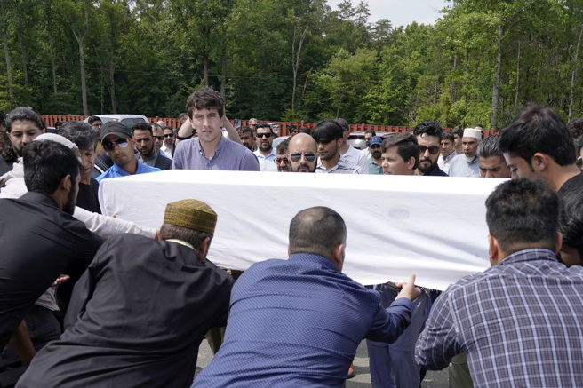 納蘇拉杜拉曾為美軍擔任十餘年翻譯，7月3日凌晨遭槍擊身亡。（圖／美聯社）