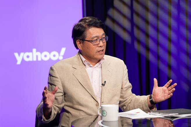 台灣民意基金會董事長游盈隆接受網路節目《今天誰來沛》專訪。（今天誰來沛提供）