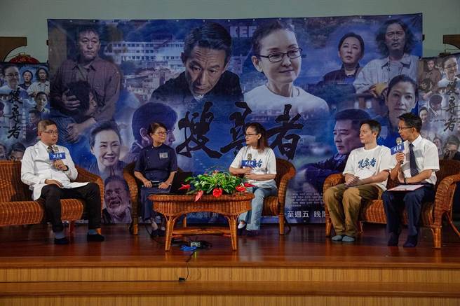 《搜寻者》台中举办座谈会暨粉丝见面会，与台中慈济医院身心医学科许峰硕主任对谈。（大爱电视台提供）