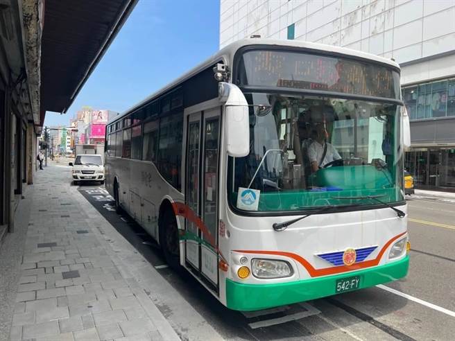 新竹市政府10日宣布为公车驾驶加薪4000元，希望留下驾驶，维持应有运量。（新竹市政府提供／陈育贤新竹传真）