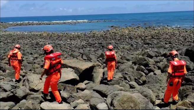 岸巡沿岸际搜索。（岸巡提供／许逸民澎湖传真）