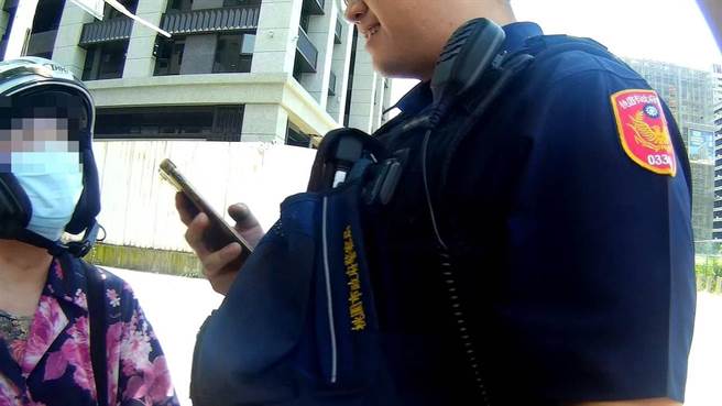 7旬許姓女機車騎士帳簿交給姪子保管，豈料姪子竟拿帳戶到處借錢又避不見面，害她官司纏身。(翻攝照片／蔡依珍桃園傳真)