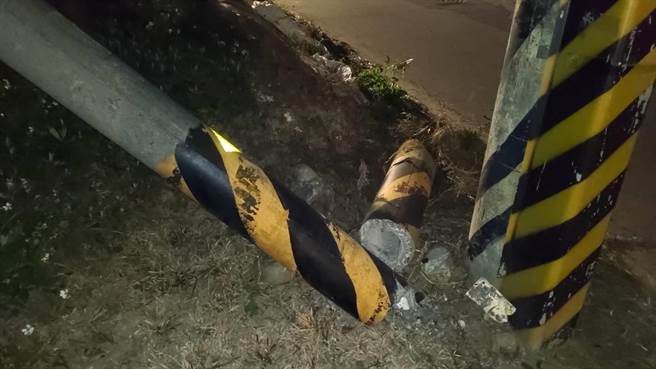 竹山镇鹿山路附近电线杆2月20日晚间遭撞断，却找不到肇事车辆报警，警方循线查获是杨姓男子酒后开车肇事。（民眾提供／杨静茹南投传真）