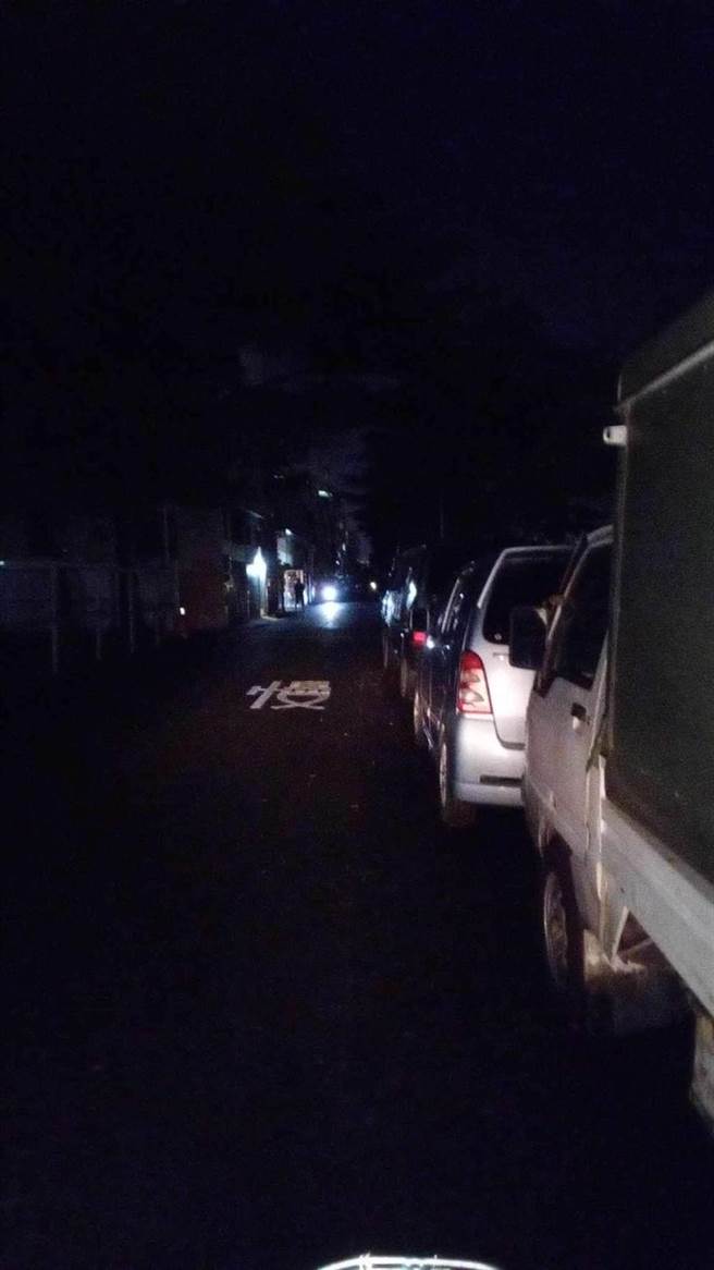 高雄市鳳山區9日晚間傳出鳳山區大停電，總共有福興里、大德里、天興里3個里的多處路燈不亮。（資料照片）