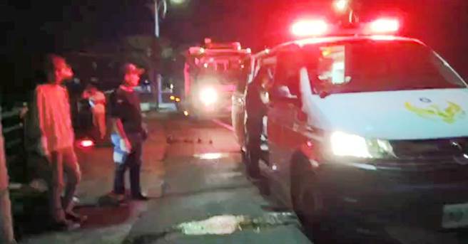 22岁郭姓男大学昨晚骑机车行经嘉义县太保市高铁大道时，与同向一辆汽车擦撞后摔落田里伤重不治。（读者提供∕吕妍庭嘉义传真）