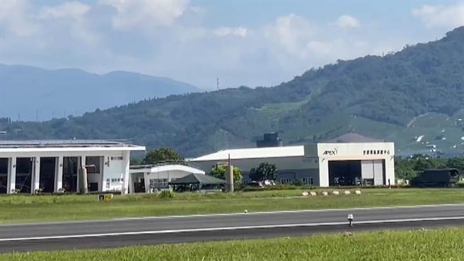 国军39号汉光实兵演习将于7月24日至28日举行，空军规画于台东民用丰年机场作为备援机场实施战备起降，同时进行整补演练。（民眾提供／萧嘉蕙台东传真）