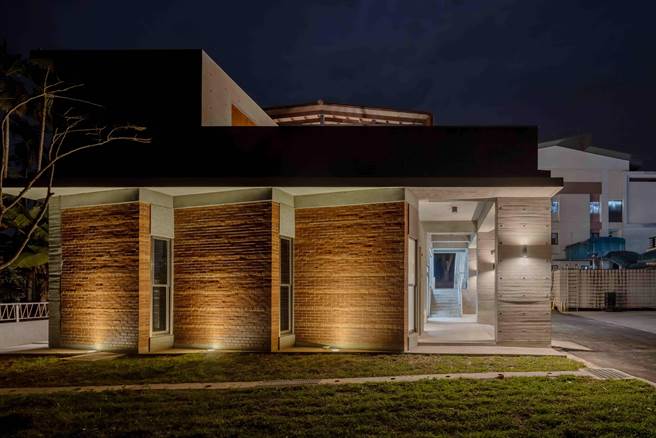 嘉义县竹崎高中新建中央厨房工程「嘉馔崎坊」在校园建筑景观类获2023建筑园冶奖。（日衍建筑师事务所提供∕吕妍庭嘉义传真）