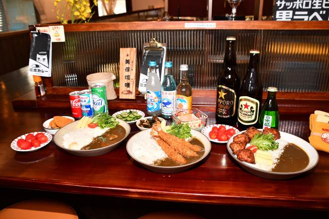 「美保咖哩」的咖哩酱别具特色，採用大量洋葱、马铃薯、胡萝卜等新鲜蔬果作为基底，加入独家研制的16种辛香料熬煮而成。(彰化县政府提供／吴建辉彰化传真)