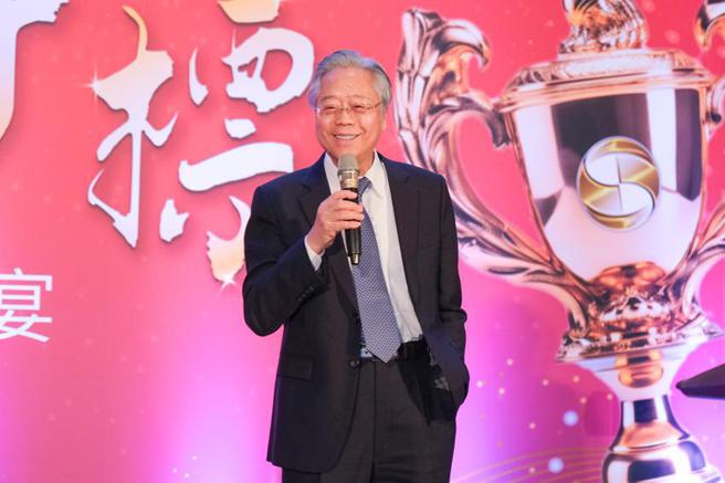 （兆丰金、兆丰银董事长雷仲达勉励致词，激励同仁力拚财富管理业绩再创新高。图／兆丰银提供）