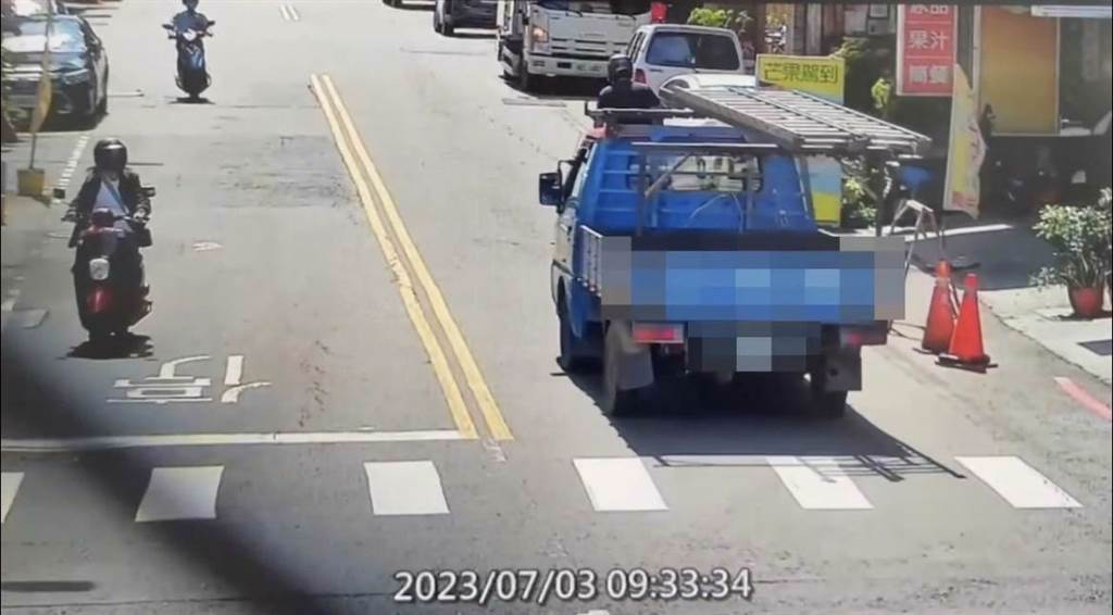 劉姓男子積欠布條工程款1萬8000元，導致唐姓女子的出租店面遭人噴漆。（高市鳳山分局提供／楊舒婷高雄傳真）