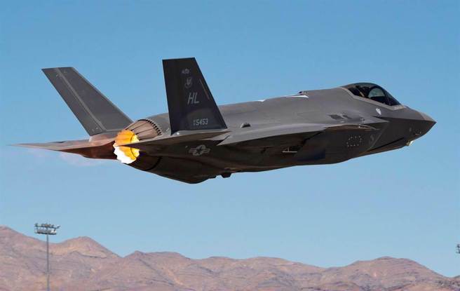 匿蹤戰機塗料也要用到稀土。圖為美國F-35A隱形戰機從內華達州奈里斯空軍基地起飛的畫面。（圖／美國空軍）