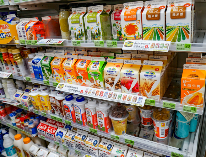 小孩打破超商牛奶，恐龙家长拒赔还呛店员。（示意图／shuttestock）