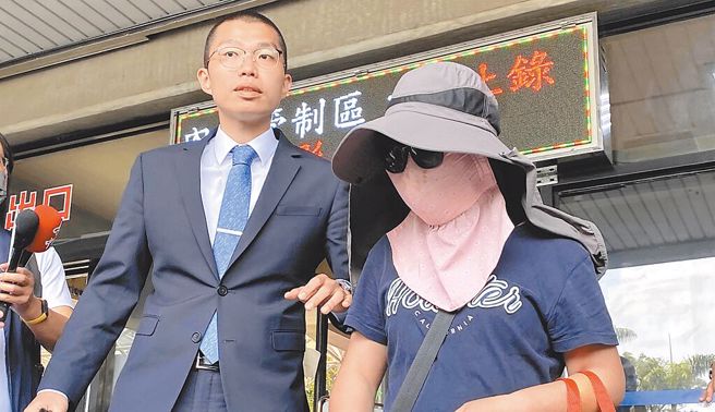 台中市五億賴姓高中生墜樓命案，賴母委任律師提再議。台中高分檢今日證實，已收到中檢的案卷，正在審查中。（圖／中時資料照）
