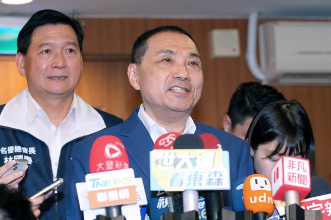 國民黨總統參選人、新北市長侯友宜11日主持市警局7月份治安會報，會前接受媒體聯訪，回應總統大選相關議題。（黃世麒攝）