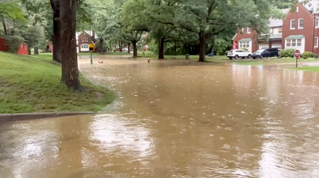 「千年一遇」暴雨侵襲紐約州西點地區。（圖／路透社）