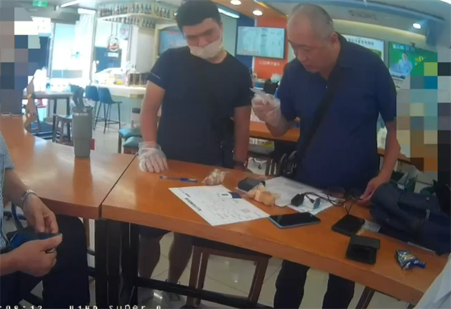 警方查扣相關證物。（翻攝照片／高雄洪靖宜傳真）