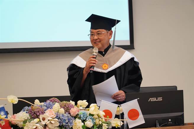 SONY教育基金会主席高野濑一晃获暨南大学颁发名誉博士学位。（暨南大学提供／林志成台北传真）