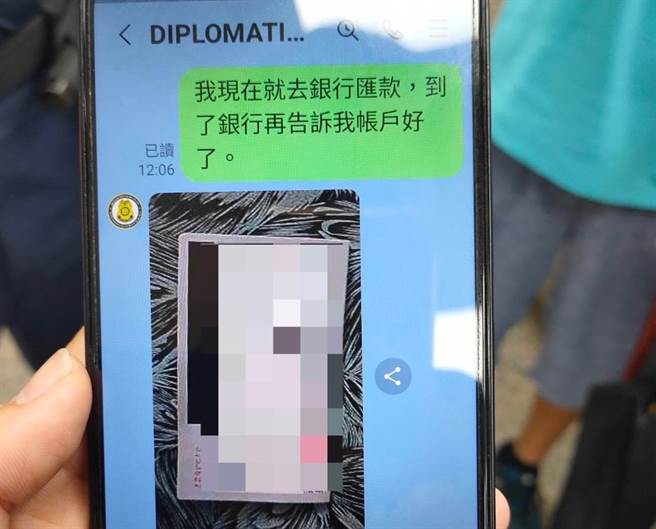 女警當場回電，用流利的英語踢爆詐團真面目，詐團也隨即將宋男封鎖、消失。（高市鹽埕分局提供／袁庭堯高雄傳真）