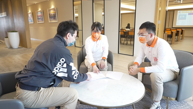 凡曾任职台湾房屋集团的员工，在转职后的工作辅导，协助他们继续成为各行业尖兵。(图/台湾房屋提供)