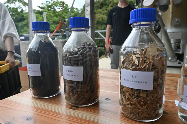 林业剩余资材循环利用系统将废材转换成绿金。（李京升摄）