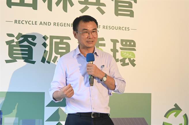 农委会主委陈吉仲讚赏山林共管是南庄示范场域的最大亮点之1。（李京升摄）