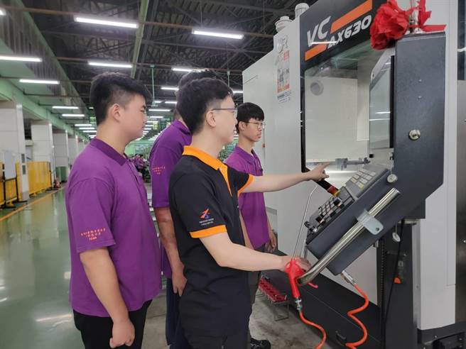 劳动力发展署中彰投分署每月开办多元职训课程协助青年提升技能。(中彰投分署提供)