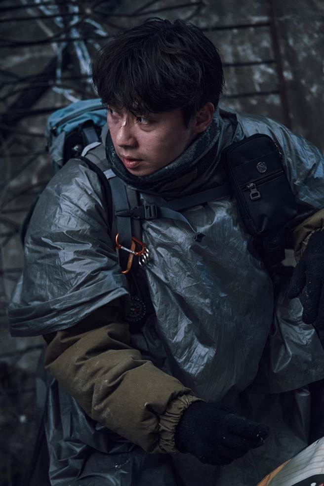 朴敘俊飾演一心守護家人的「民成」。（車庫提供）