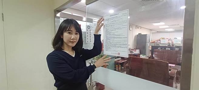 国民党彰化县党部主委谢衣凤张贴公告书。（国民党提供／孙英哲彰化传真）