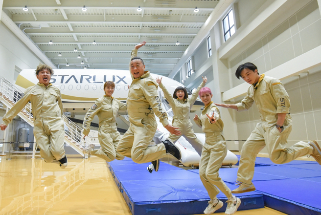 网路节目《木曜4超玩》相当有人气，主持群包括邰智源、KID、谢坤达、温妮、泱泱和阿部玛利亚。（图／摘自《木曜4超玩》脸书）