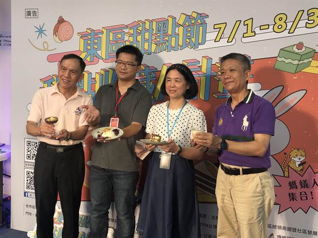 統領商圈今年首度舉辦「東區甜點節-甜點收藏A計畫」活動，7月1日至8月31日於統領商圈合作店家消費集點，可兌換50元購物金及摸彩。（張芷瑜攝）