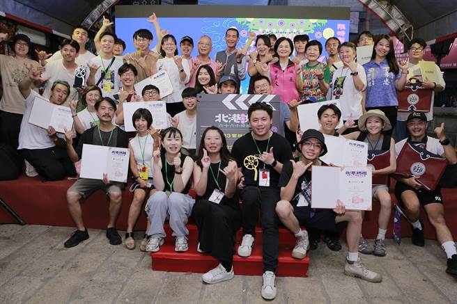 2023北港妈祖66小时短片大赛颁奖，大部分参赛者都晒黑了。（主办单位提供）